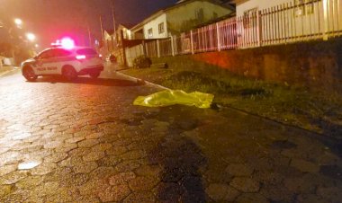 Motorista passa com caminhão por cima da própria esposa