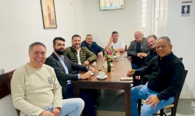 Mesa da Democracia unida mais uma vez