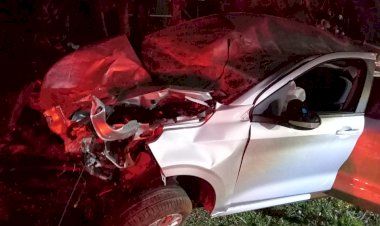 Motorista colide em poste e fica gravemente ferido