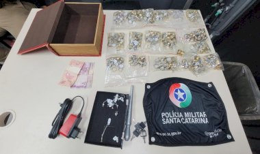 PM prende dupla após roubo em loja de alianças em Criciúma