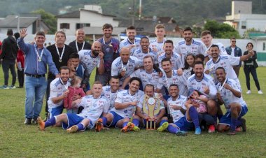 Comercial vence o São Marcos e ergue a taça de campeão do Campeonato Municipal de Futebol de Criciúma