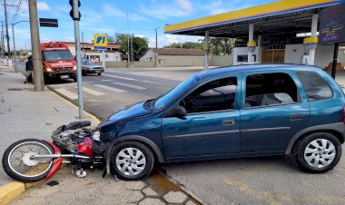 Motoqueiro fica ferido após acidente com veículo