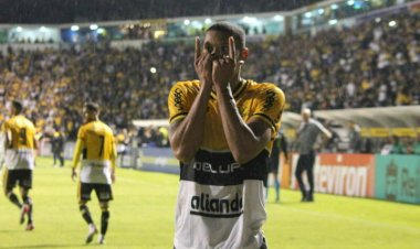 Criciúma Vence e se afasta do rebaixamento