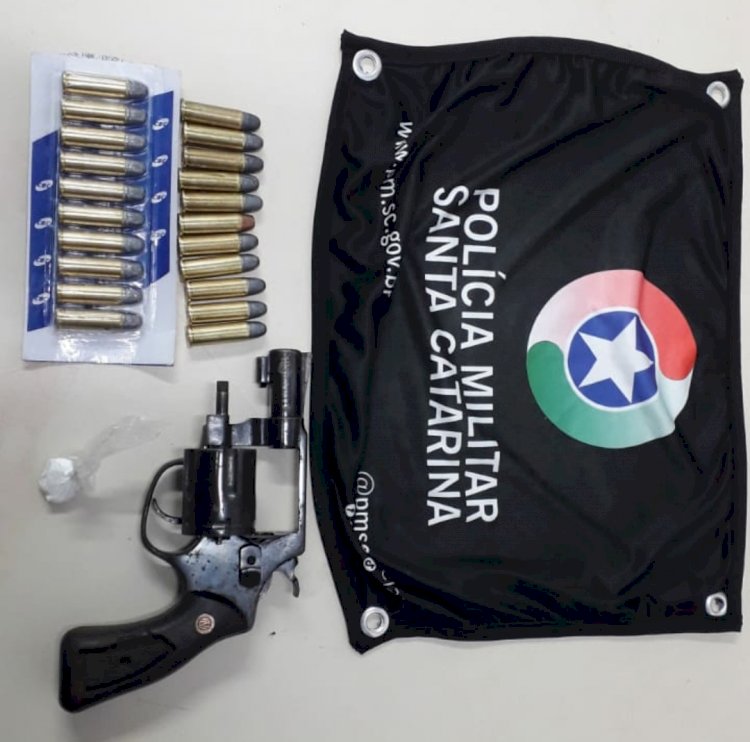 Homem é preso por porte ilegal de arma