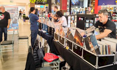 Feira do Vinil e Colecionismo traz milhares de itens antigos ao Criciúma Shopping