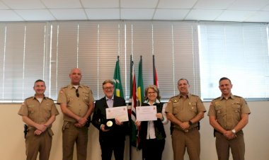 Acic recebe homenagem do comando da Polícia Militar