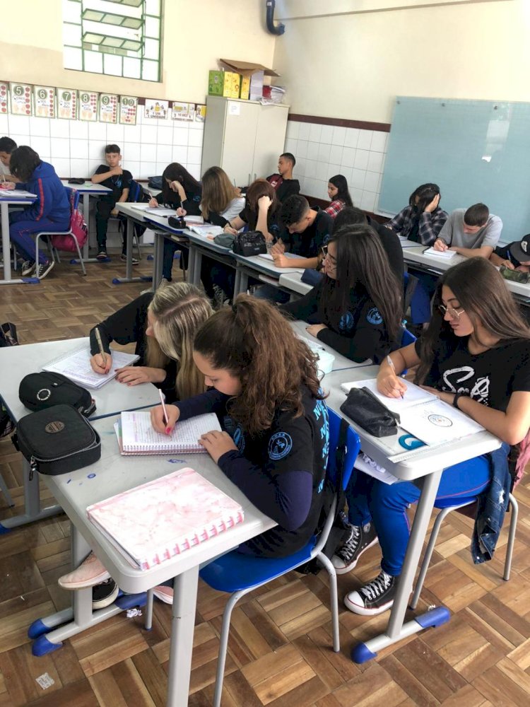 Estudantes e professores das escolas municipais conquistam destaque em concurso literário