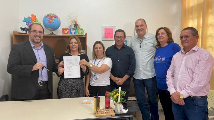 Câmara Municipal de Criciúma doa automóvel para AMA-REC