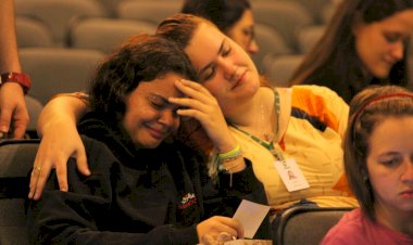 Alunos do Terceirão do Colégio Unesc se emocionam ao receber ‘caixa de memórias’