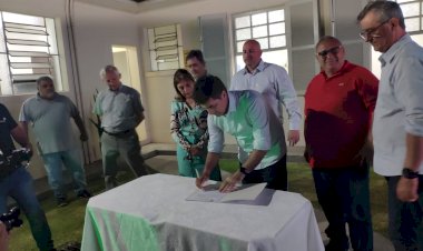 Praça do Congresso será revitalizada, ordem de serviço foi  assinada em Criciúma