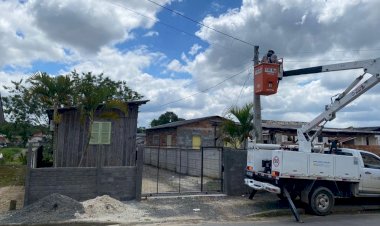 Famílias do bairro Renascer recebem autorização para efetuar a ligação de energia elétrica