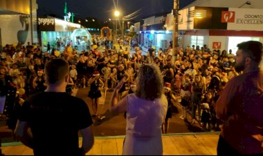 Natal na Praça reúne mais de mil pessoas na Santa Luzia