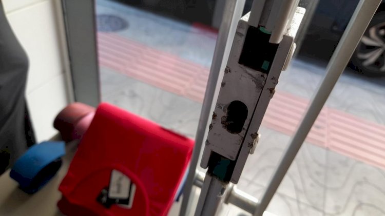 Ladrões roubam 270 peças de roupa em loja na área central de Criciúma