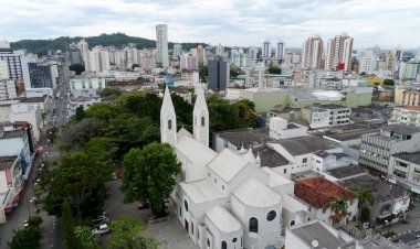 6 de janeiro: missa e corte de bolo iniciaram a partir das 8h na Praça Nereu Ramos