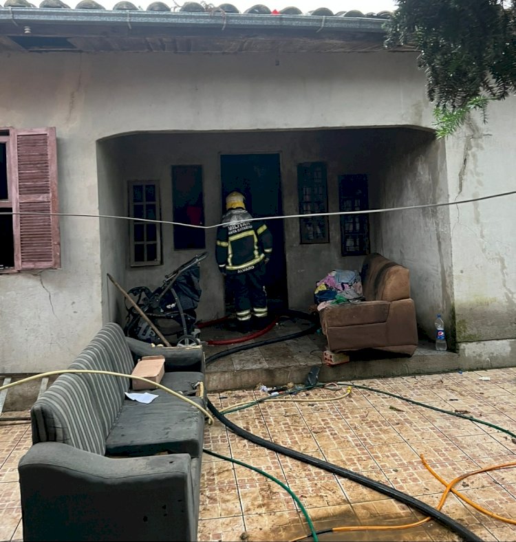 Bombeiros agem rápido e evitam destruição total de residência no São Francisco