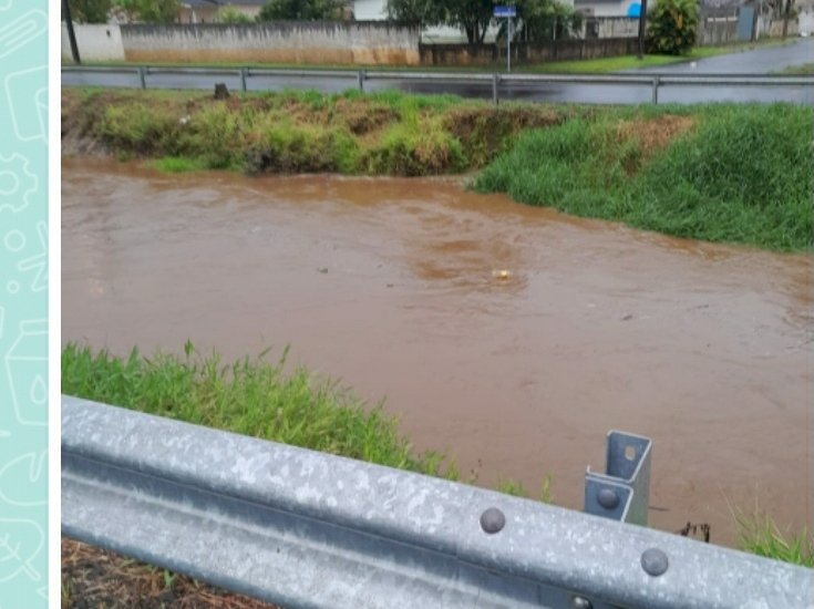 Agua invade casa por falta de limpeza em Boca de Lobo