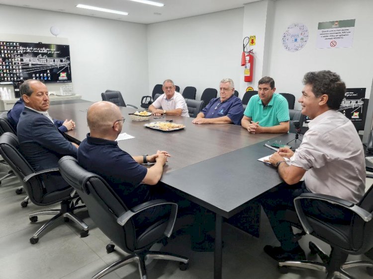 Reunião na prefeitura debate medidas contra problemas na rede de distribuição de água