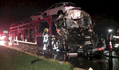 Acidente envolve dois caminhões na Quarta linha