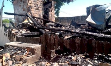 Morador que teve a casa destruída do bairro Santo André  por incêndio pede ajuda para recuperação