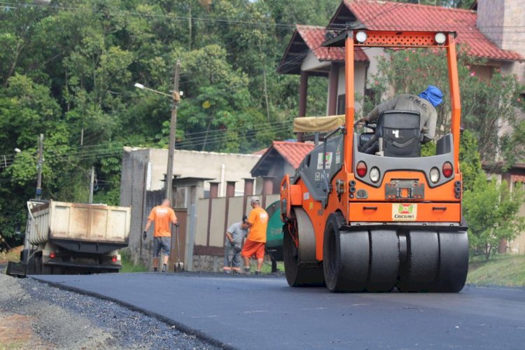 Ruas do bairro Brasília são pavimentadas em Criciúma