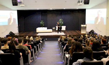 Ansiedade é uma doença perigosa que sabota a nossa vida”, afirma palestrante na aula inaugural de Psicologia da Unesc