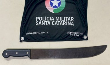 ARMADO DE FACÃO EX-MARIDO TENTA AGREDIR MULHER E FILHOS