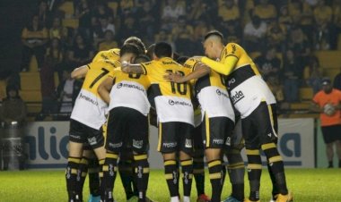 Goleiro Gabriel brilha, Coritiba bate Criciúma nos pênaltis e avança no sufoco