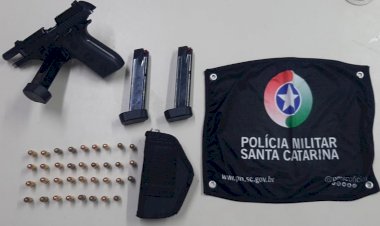 CÃO DA PM ENCONTRA PISTOLA DENTRO DE MOTOR DE VEÍCULO