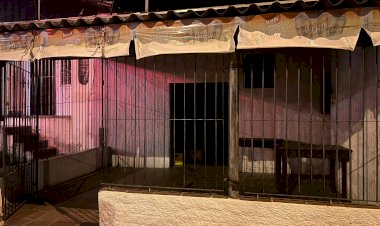 MULHER É DETIDA SUSPEITA DE ATEAR FOGO EM ESTABELECIMENTO COMERCIAL