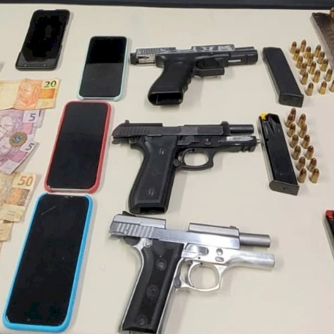PM prende 5 elementos com armas e munições em Bar no bairro São Luiz