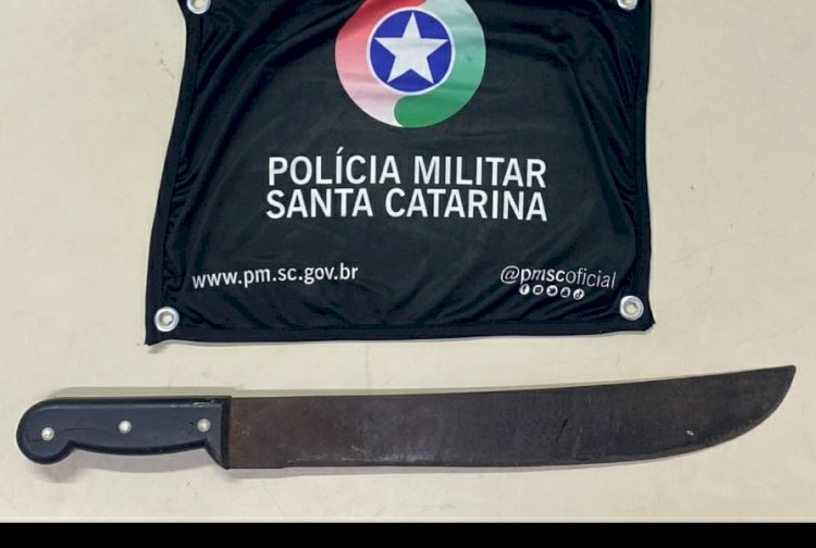 ARMADO DE FACÃO EX-MARIDO TENTA AGREDIR MULHER E FILHOS