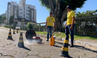 CASAN executa testes de fumaça para detectar esgoto que não estão ligados na rede em Criciúma