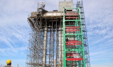 Com instalação de escada, obras avançam no mirante de Criciúma