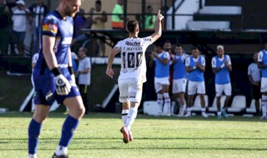 CRICIÚMA VENCE COM UM A MENOS E ASSUME LIDERANÇA DA SERIE B