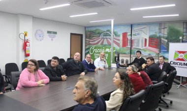 Assinadas ordens de serviço para pavimentação de rua e reforma de cancha de bocha em Criciúma