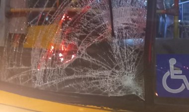 JOVEM ATRAVESSA AVENIDA CENTENÁRIO E É ATROPELADO POR ÔNIBUS