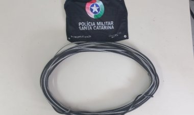 LADRÃO DE FIO COM VÁRIAS PASSAGENS PELA POLÍCIA É FLAGRADO APÓS ROUBO NO SANTO ANTÔNIO