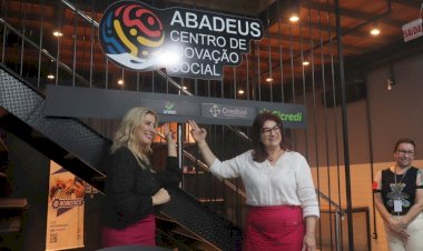 Parceria entre Unesc e Abadeus é oficializada com placa no Centro de Inovação Social