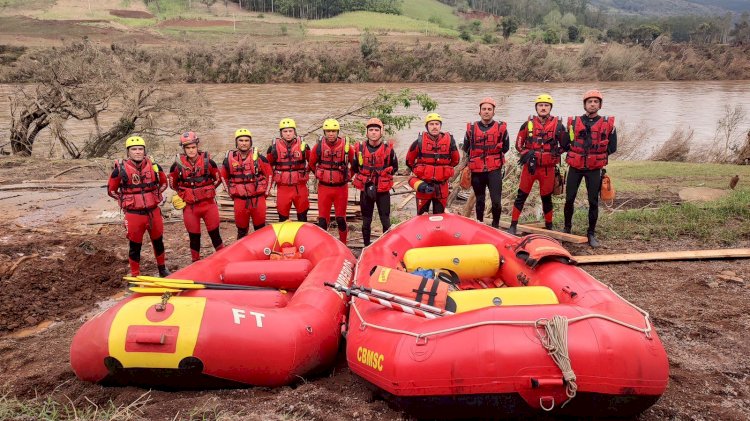 Bombeiros de Criciúma são homenageados por atuação no Rio Grande do Sul