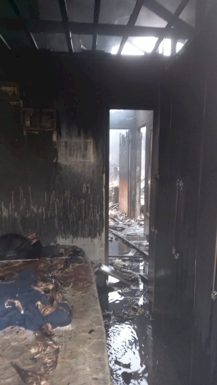 HOMEM AGRIDE ESPOSA E COLOCA FOGO NA CASA