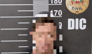 POLÍCICA  PRENDE HOMEM QUE TENTOU MATAR A EX-COMPANHEIRA E ATEAR FOGO NA CASA COM ELA PRESA EM BANHEIRO