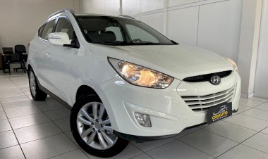 Bandidos armados roubam veículo em farmácia no São Defende