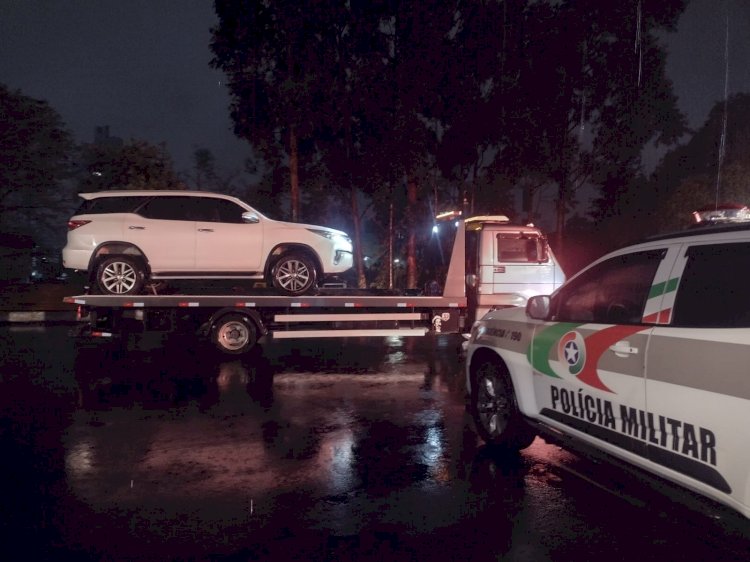 Caminhonete Hilux tomada de assalto na Santa Luzia é encontrada pela PM
