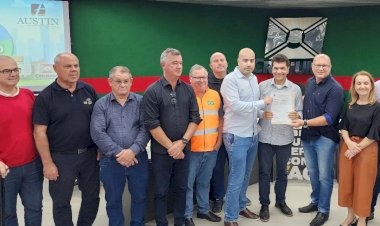 Assinadas ordens de serviço para pavimentação de ruas e construção de praça em Criciúma