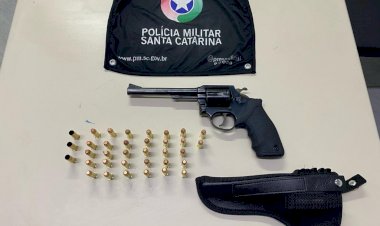 MÃE SEPARA BRIGA DOS FILHOS ARMADO DE REVOLVER