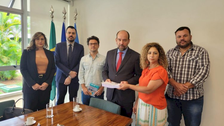 Sindicato protocola dossiê de Clésio Salvaro na OIT em Brasília