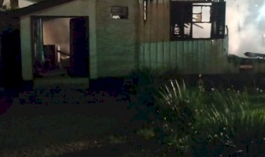 Filho agride a própria mãe e ateia fogo na casa da namorada