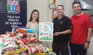 Alimentos arrecadados no Criciúma Kids são entregues para a Nossa Casa e Santa Clara Lar Geriátrico