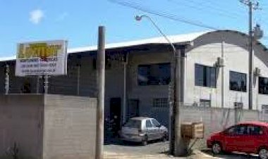 Elementos armados matam dois cachorros, rendem o Guarda e roubam cofre da empresa Lumar na Mineira Nova