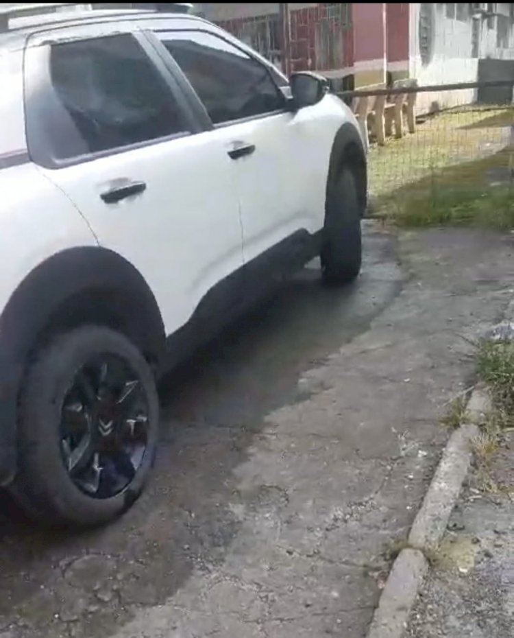 Médico deixa paciente esperando e vai lavar o carro